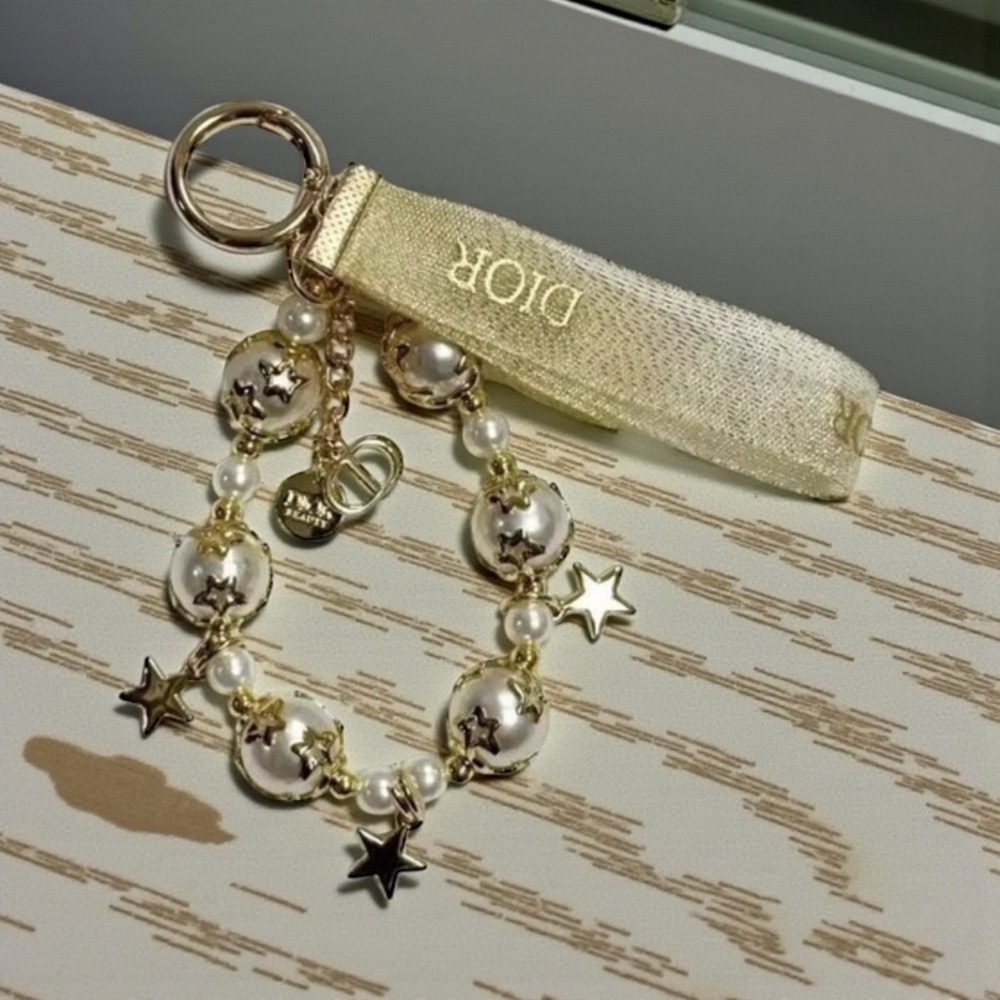 Gold and White Star keychain - Picture 3 of 4